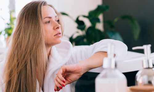 How Hair Fall Shampoo Works to Reduce Breakage and Thinning